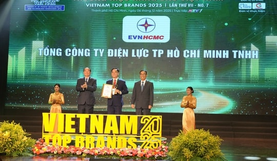 EVNHCMC được vinh danh “Thương hiệu hàng đầu Việt Nam 2025”