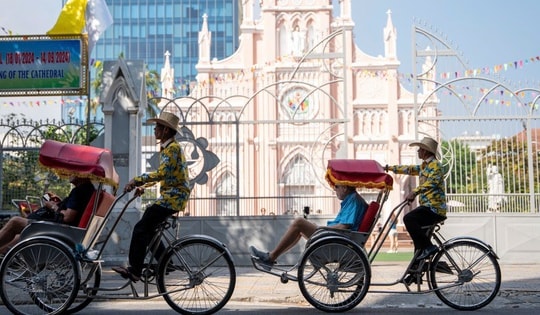 Đà Nẵng mở lớp dạy tiếng Hàn cho tài xế xích lô