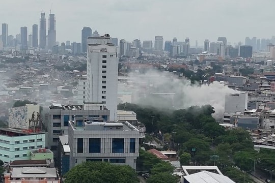 Cháy tòa nhà 7 tầng ở Indonesia, 20 người chết