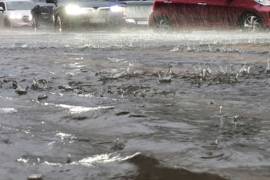 Dự báo Huế và Nam Trung Bộ cục bộ có nơi mưa to trên 200 mm