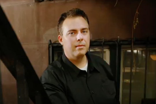 Những bê bối dùng tiền từ thiện mua biệt thự, siêu xe