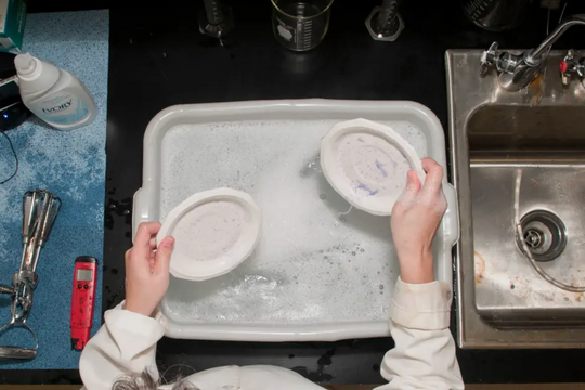 Vì sao không nên rửa bát ngay sau bữa ăn?