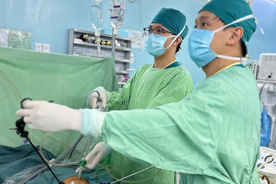 Bé 3 tuổi vỡ ruột thừa nguy kịch sau 10 ngày chẩn đoán nhầm