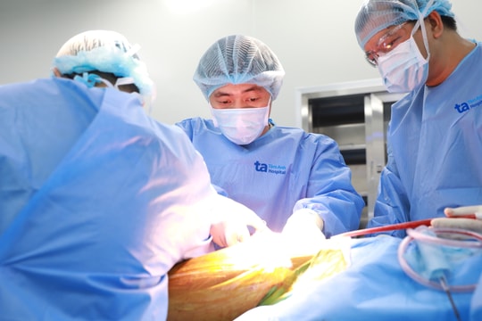 Người cao tuổi gãy cổ xương đùi có nên thay khớp háng?