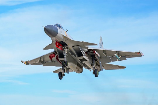 Trung Quốc nói J-15 bật radar cảnh giới khi chạm mặt F-15 Nhật