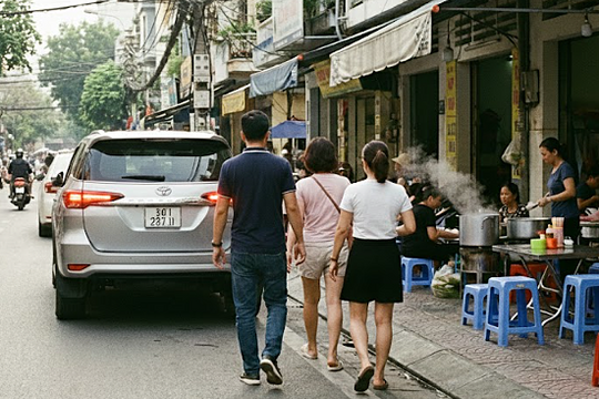 4 ôtô bật đèn khẩn cấp rồi vào quán ăn sáng