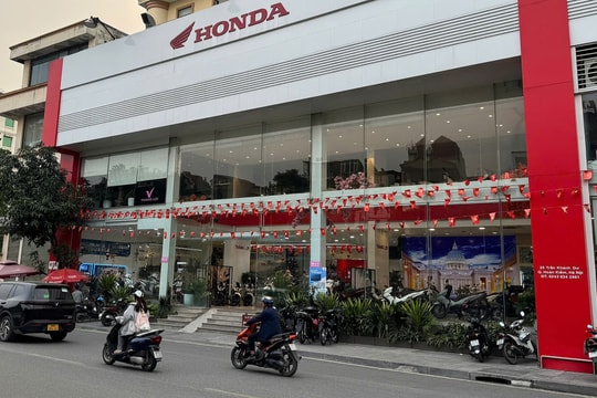 Nhiều hãng xe máy xăng giảm giá, tăng ưu đãi dịp cuối năm