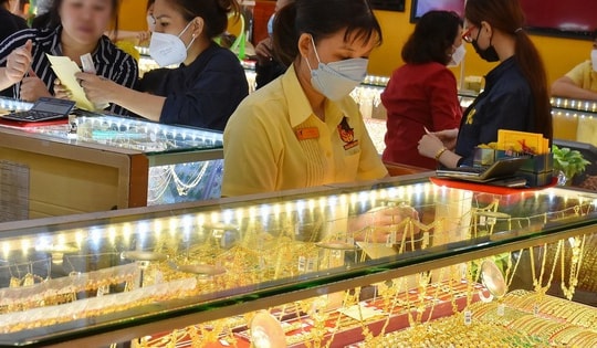 Cuối ngày 9-12, giá vàng miếng SJC và vàng nhẫn tiếp tục giảm mạnh