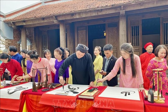 Lan tỏa giá trị Truyện Kiều thông qua nghệ thuật thư pháp