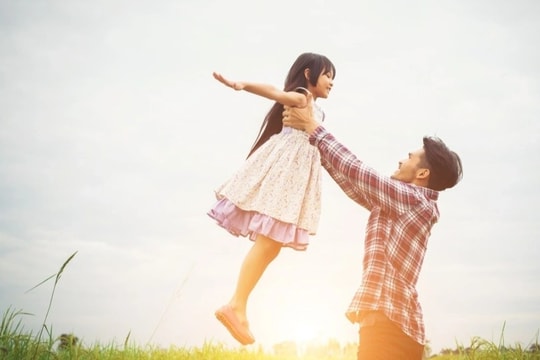 Đi xuất khẩu lao động gửi về tiền tỷ, khi về tôi phát hiện "nuôi con tu hú"