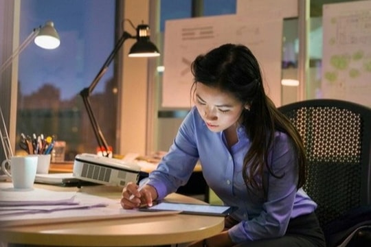 Xem xét "quyền được ngắt kết nối" của nhân viên sau giờ làm việc