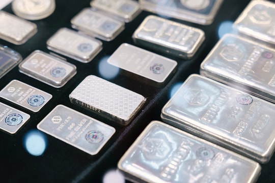 Giá bạc miếng lập đỉnh trên 2,3 triệu một lượng