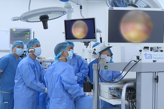 Cụ bà tắc ruột sau ăn cơm với quả trám