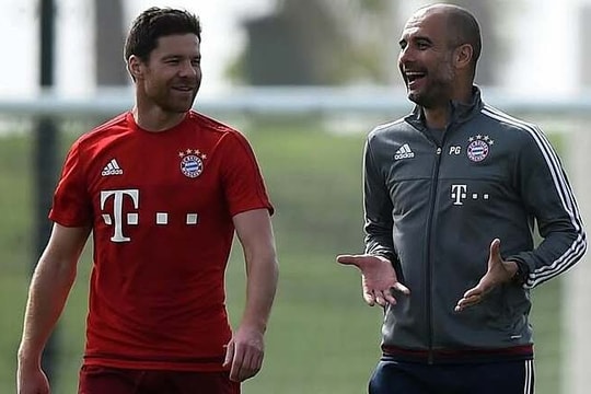 Ẩn tình sau lời khuyên của Guardiola dành cho Alonso