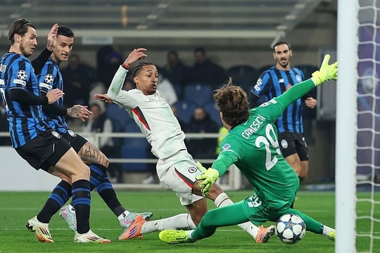 Chelsea thua ngược ở Champions League