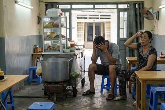 Sức ép quán hủ tiếu bán hơn 600 tô mới đủ tiền nuôi mặt bằng