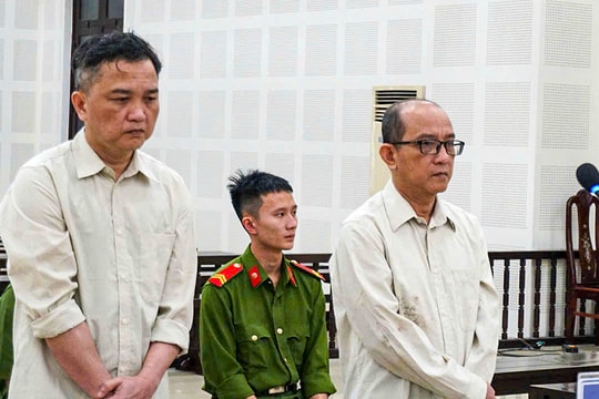 Anh em cựu phó giám đốc ngân hàng bị cáo buộc chiếm đoạt hai căn nhà