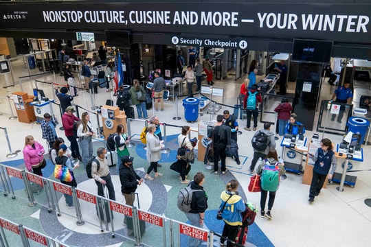 Du khách được miễn visa vào Mỹ có thể phải khai lịch sử mạng xã hội