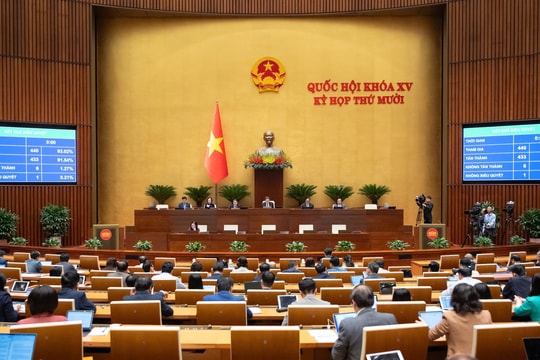 Nghiêm cấm luân chuyển người đấu tranh chống lãng phí khi đang giải quyết vụ việc