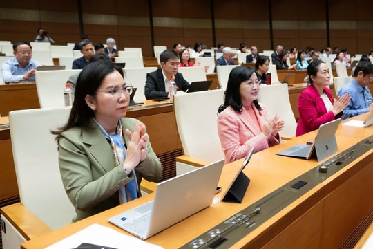 Quốc hội bỏ quy định taxi, xe vận tải phải lắp ghế an toàn trẻ em