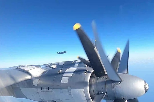 Máy bay Nga - Trung buộc Nhật, Hàn điều tiêm kích khẩn cấp