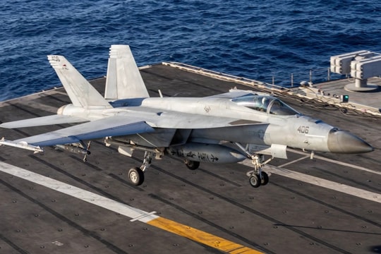 Hai tiêm kích Mỹ quần thảo trên vùng biển gần Venezuela