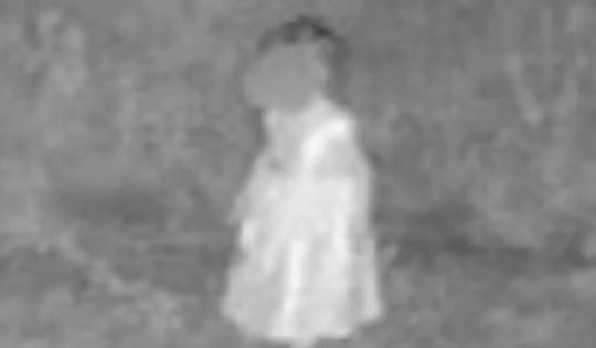 Mẹ và bà bị bắt sau khi camera ghi lại cảnh rùng rợn về bé gái 2 tuổi