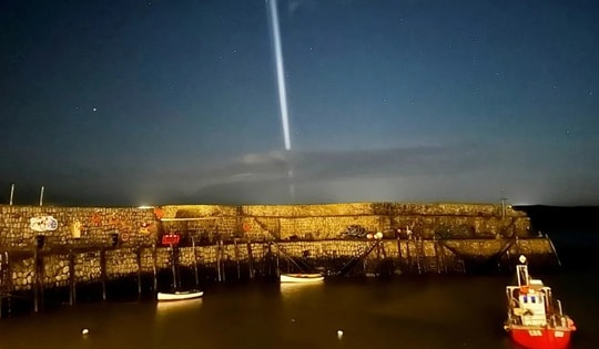 Vệt sáng lạ trên bầu trời Anh gây xôn xao