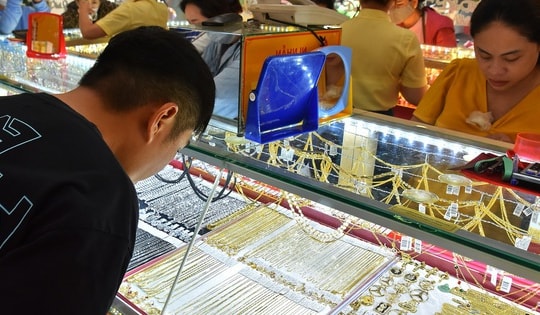 Giá vàng hôm nay 10-12: Tăng rất mạnh