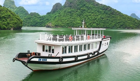 Từ hôm nay 10/12, khi mua vé tham quan Vịnh Hạ Long du khách cần cung cấp thông tin gì?