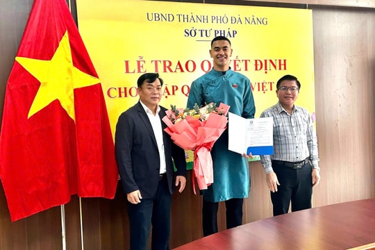 Trung vệ Gustavo Santos được trao quyết định nhập Quốc tịch Việt Nam