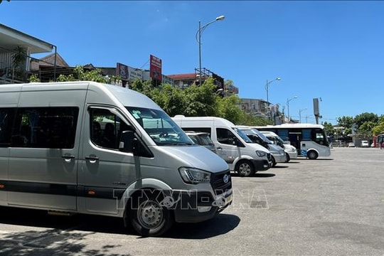 Xử phạt tài xế xe khách chở quá tải trọng thiết kế hơn 200% trên cao tốc