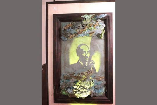 Hình ảnh Chủ tịch Hồ Chí Minh qua điêu khắc ánh sáng tại thủ đô Seoul