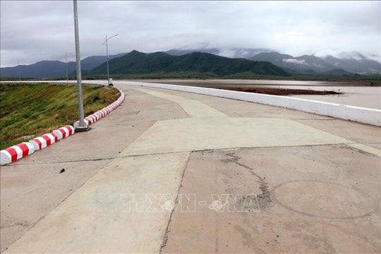 Khánh Hòa xử lý dứt điểm vết nứt, thấm nước tại hồ chứa nước Sông Than