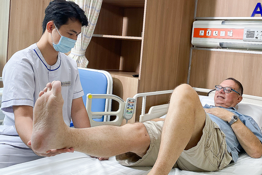 Ứng dụng công nghệ 3D thay khớp háng người đàn ông