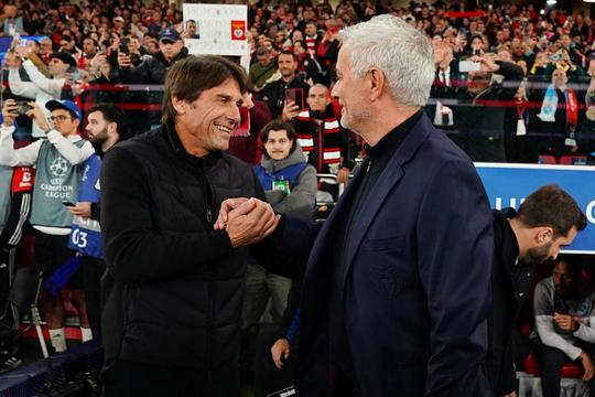 Mourinho cùng Benfica thắng Napoli ở Champions League