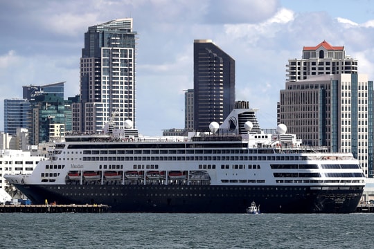 San Diego đảo lộn vì tỷ phú địa ốc 93 tuổi rút lui