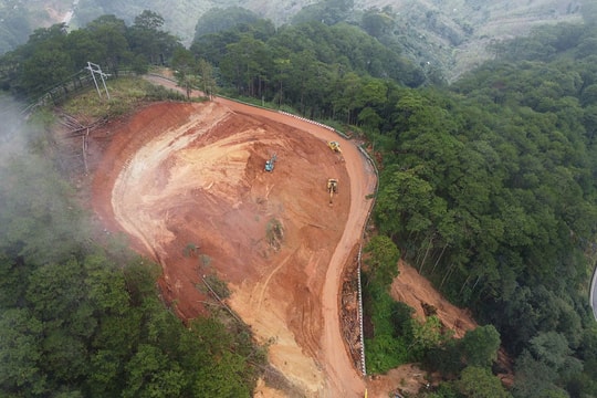 Đèo cửa ngõ Đà Lạt mở lại sau một tháng đóng vì đồi nứt