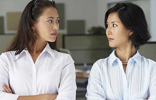 Tôi nghỉ việc sau hai tháng vì đồng nghiệp xấu tính