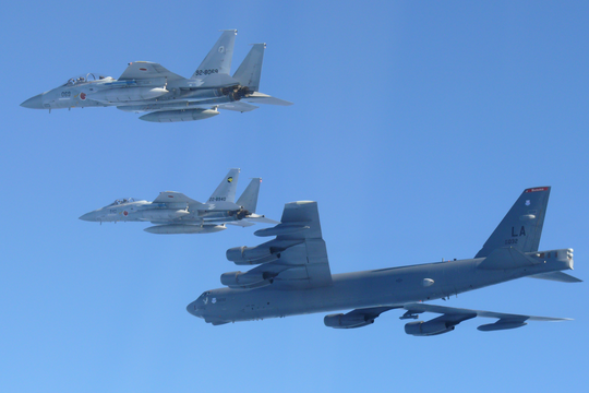 Mỹ - Nhật phô diễn sức mạnh giữa căng thẳng với Trung Quốc