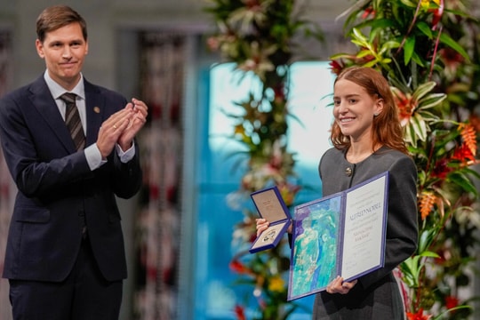 Con gái thay mẹ nhận giải Nobel Hòa bình