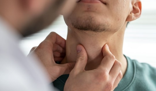 Đau họng đi khám, người đàn ông phát hiện mắc 4 loại ung thư