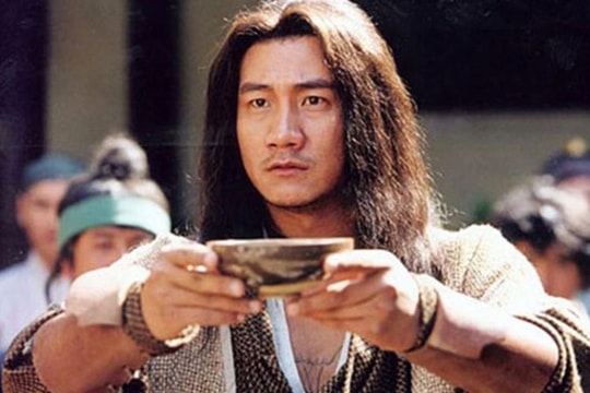 Kiều Phong nam tính nhất màn ảnh - U60 phong độ, hôn nhân đẹp như phim