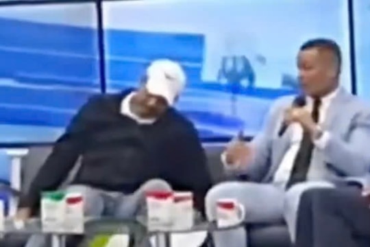 BLV Mario Ureña đột tử ngay trên sóng truyền hình