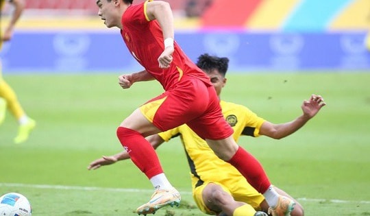 Hạ gục U22 Malaysia, U22 Việt Nam tiến vào bán kết SEA Games 33