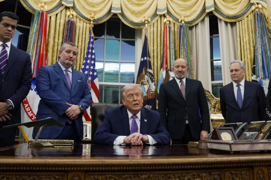 Tổng thống Trump ký sắc lệnh thống nhất quy định AI toàn nước Mỹ