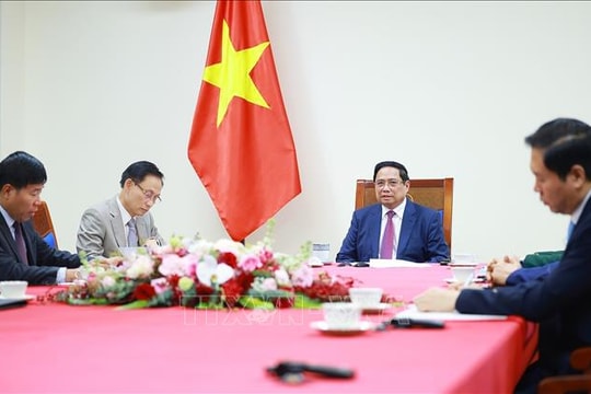 Thủ tướng Phạm Minh Chính điện đàm với Thủ tướng Malaysia