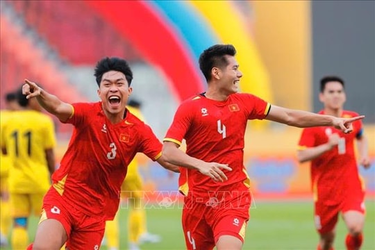 Thủ tướng Phạm Minh Chính gửi lời chúc mừng hai đội tuyển bóng đá Việt Nam tại SEA Games 33
