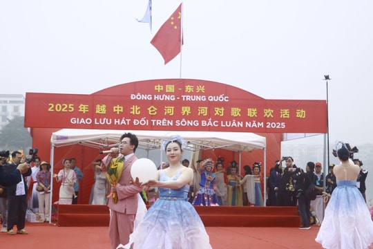 Giao lưu hát đối trên sông biên giới Bắc Luân