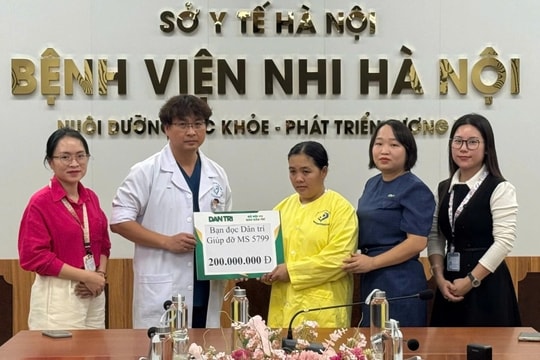 Trao nóng 200 triệu đồng giúp bé 3 tháng tuổi thêm cơ hội sống